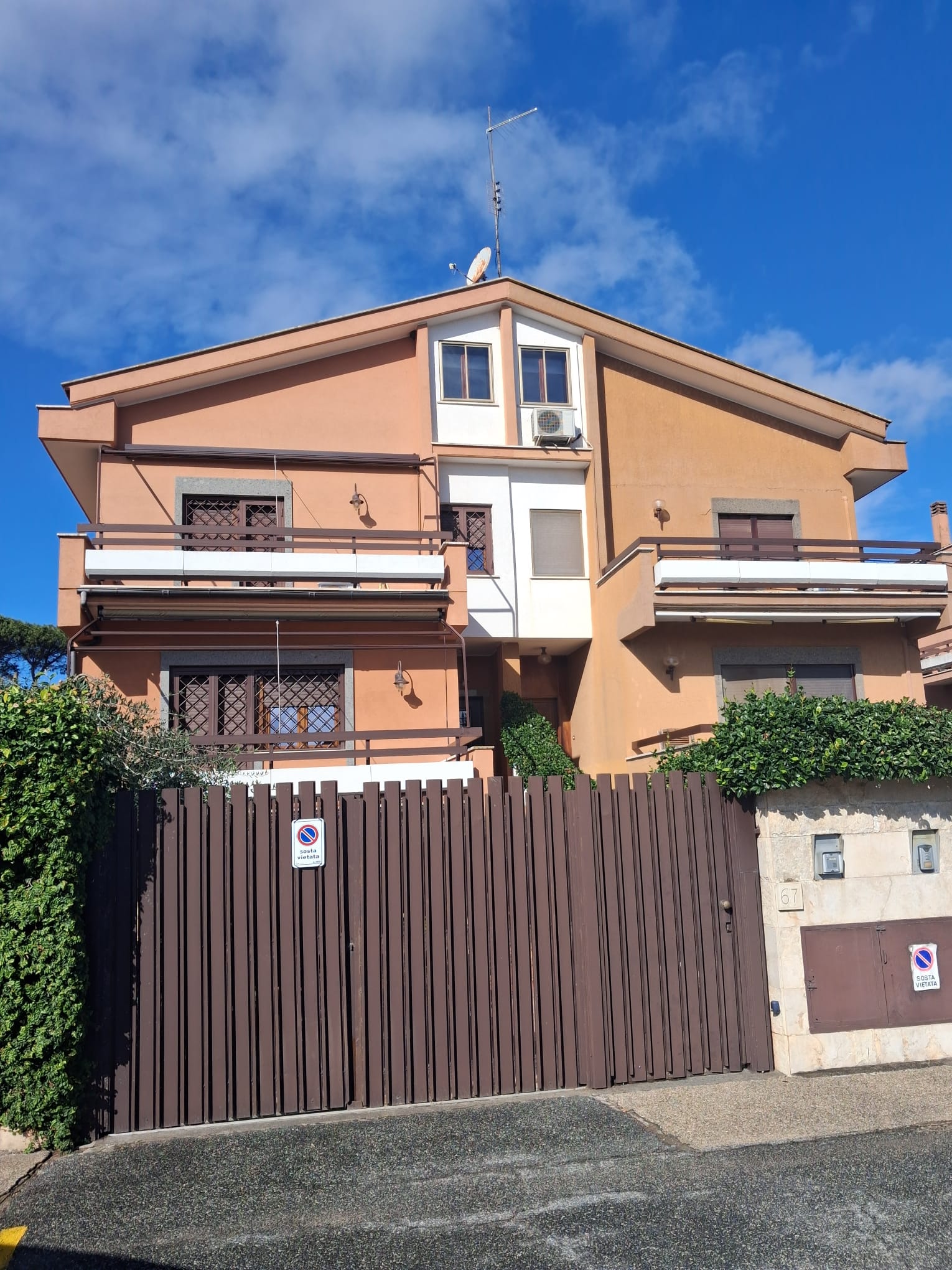 Villa bifamiliare via Giuseppe Genoese Zerbi € 585.000